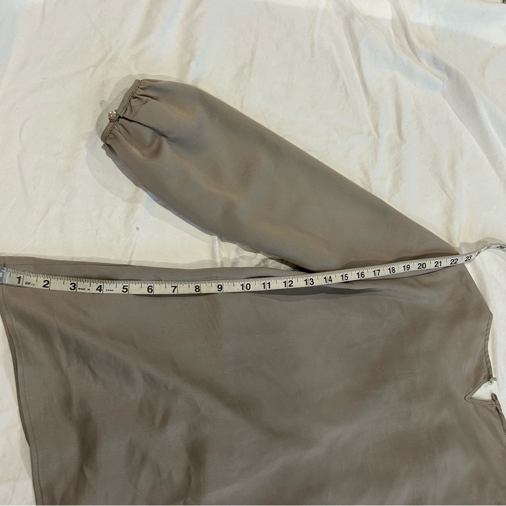Azur Riffly Gray Blouse, Low neck and cuffed hems - Picture 7 of 9